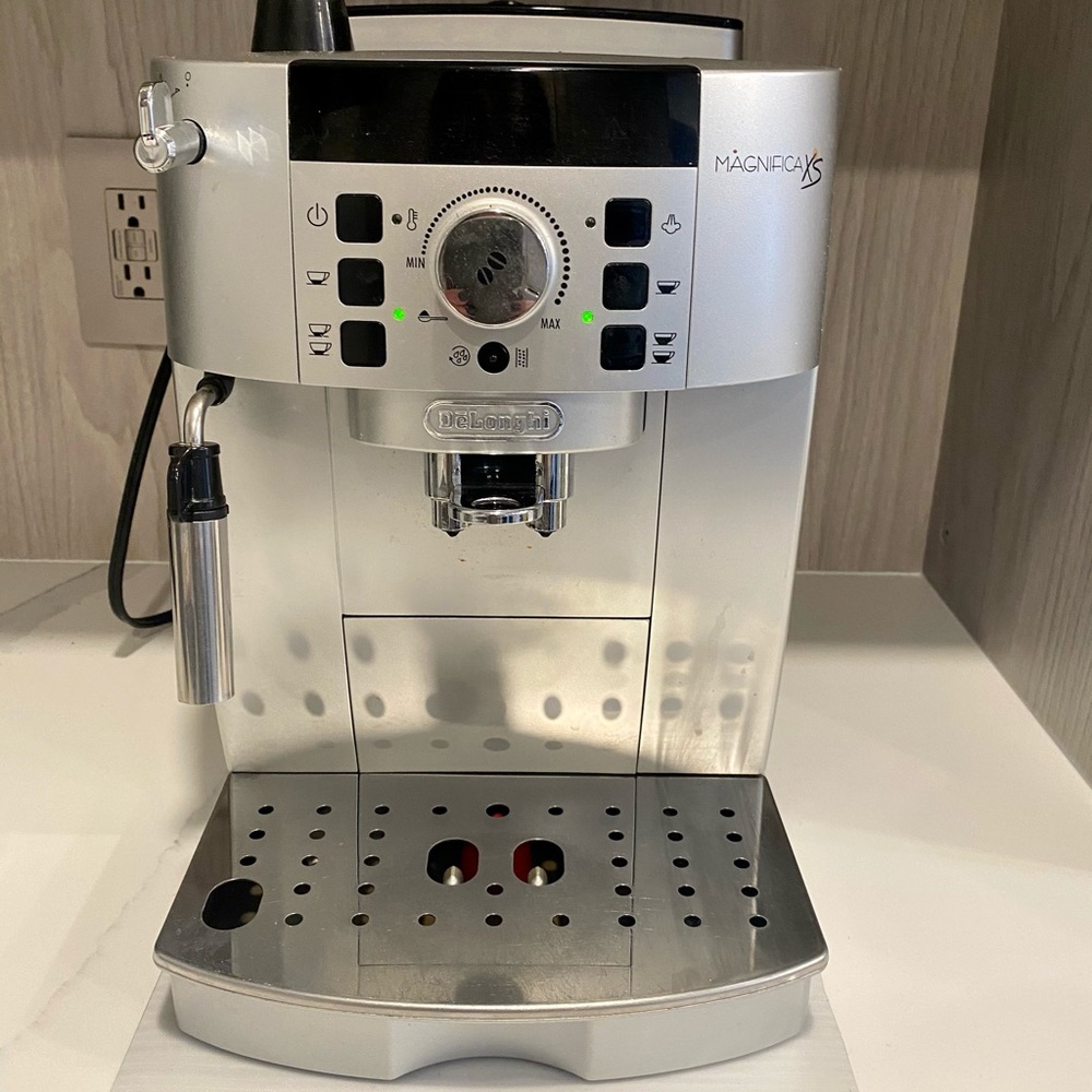 DeLonghi Espresso/Cappuccino/Coffee Machine